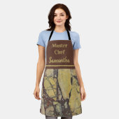 ジェムストーン写真ダークレッドとイエローマスターシェフ エプロン (着用した状態)