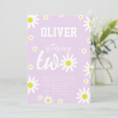 ジェンダーニュートラルなダイジーの2歳誕生日パーティー ボホ ワイト 招待状 (スタンド正面)