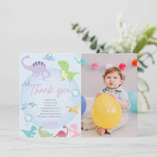 ジェンダーニュートラルの恐竜プールパーティの誕生日 サンキューカード (スタンド正面)