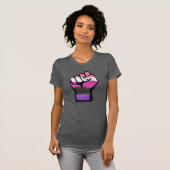 ジェンダーフルイド・プライドの拳 Tシャツ (正面フル)