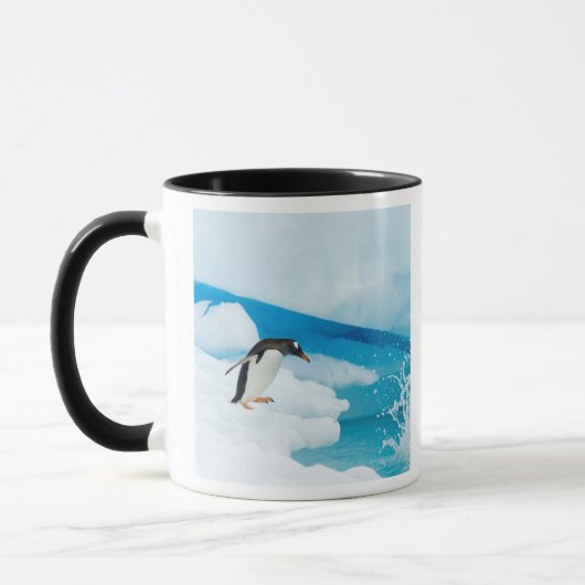 ジェンツーペンギン Pygoscelis Papua 氷山からジャンプ マグカップ (左)
