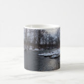 ジェームズリバーコーヒーマグに沿った雪 コーヒーマグカップ (中央)