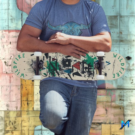 ジオメトエレガントリ抽象芸術要素を含むグラフィティ スケートボード