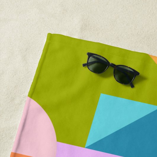 ジオメトカラフルリシェイプのコラージュパーソナライズされた ビーチタオル (インサイチュ)