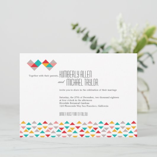 ジオメトカラフルリ三角形のハート結婚の 招待状 (スタンド正面)