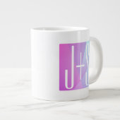 ジオメトクールリックピンクと紫 |カップルイニシャル ジャンボコーヒーマグカップ (正面右)