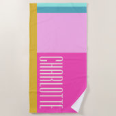 ジオメトモダンリアートブルーパーソナライズされたピンクイエロー ビーチタオル (正面)
