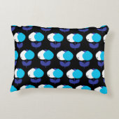 ジオメトリチューリップ（青と黒） アクセントクッション (裏面)