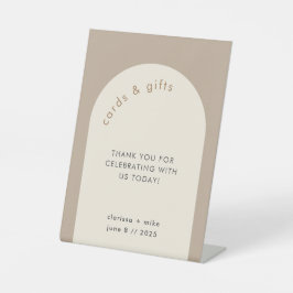 ジオメトリックサンドベージュアーチウェディングカードギフト 台座サイン
