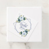 ジオメトリック ダスティーブルー フラワーブライダルシャワー フェイバータグ (インサイチュ)