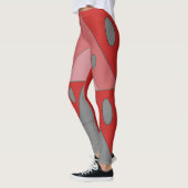 ジオメトリパターンの三角形が黒い赤をおもしろい返す レギンス (左)