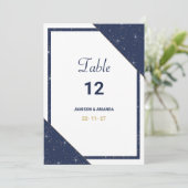 ジオメトリブルーの白い金ゴールドグリッター表の番号 招待状 (スタンド正面)