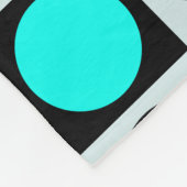 ジオメト市松模様にリブルーの黒い円水玉模様 フリースブランケット (角)