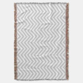 ジグザググレーとホワイトパターン スローブランケット (正面縦)