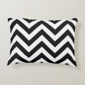 ジグザグパターンの黒及び白 アクセントクッション (裏面)