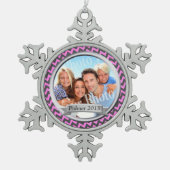 ジグザグパターンファミリーフォトキープサケ スノーフレークピューターオーナメント (正面)