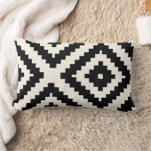 ジグザグ形幾何学的なパターン黒およびクリーム ランバークッション (ブランケット)