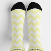ジグザグ柄の黄色い靴下 ソックス (上部)