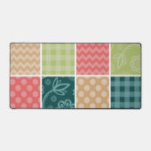 ジグザグ、シェブロン、ギンガム、水玉模様、パッチワーク デスクマット (正面)