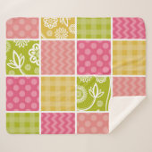 ジグザグ、シェブロン、水玉模様、ギンガム、パッチワーク シェルパブランケット (正面(横))