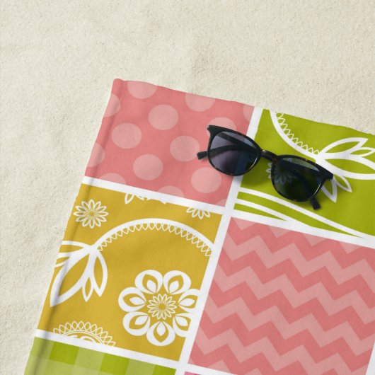 ジグザグ、シェブロン、水玉模様、ギンガム、パッチワーク ビーチタオル (インサイチュ)