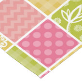 ジグザグ、シェブロン、水玉模様、ギンガム、パッチワーク ミディアムテーブルランナー (コーナー)