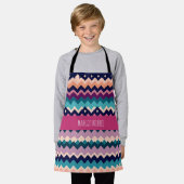 ジグザッギングパステルピンクネイビーレトロパターン エプロン (着用した状態)