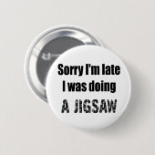 ジグソおもしろいーパズル恋人ごめんね遅くなっちゃって 缶バッジ (正面&裏面)