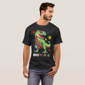 ジグソーパズルのピース 自閉症 T-Rex 恐竜 差異を受け入れる Tシャツ (正面フル)