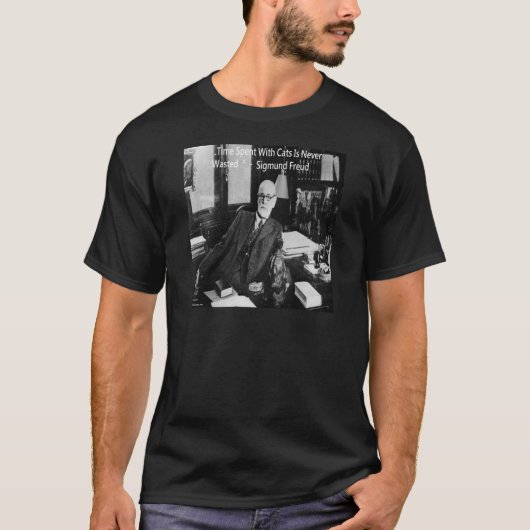 ジグムント・フロイトの執務室と面白い猫の引用 Tシャツ (正面)