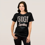 ジジが私の名前、甘やかすのが私のゲーム蝶 トライブレンドTシャツ (正面全面)