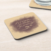 ジッタージュース中毒者 - ラテブラウンの背景にコーヒーアート。 コースター (左側)