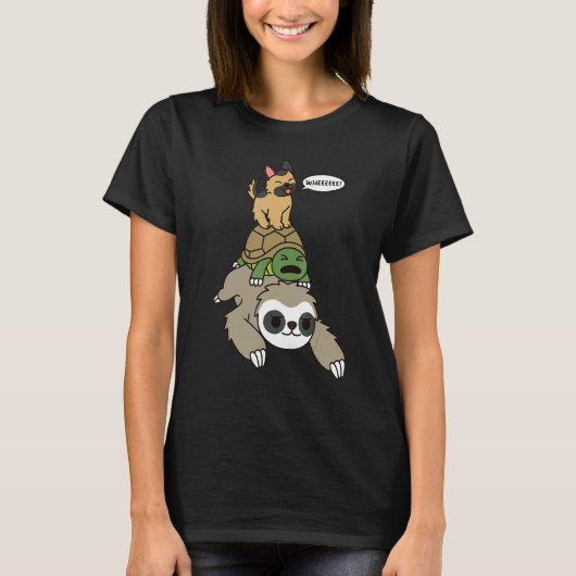 ジツジ飼がナマケモノに乗るカメの犬 Tシャツ (正面)