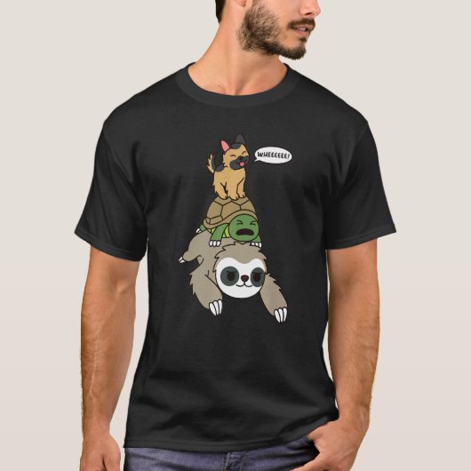 ジツジ飼がナマケモノに乗るカメの犬 Tシャツ (正面)
