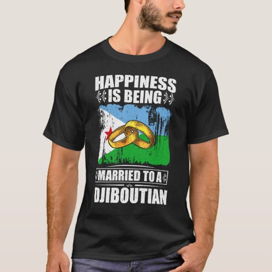ジブチ結婚したチにとって幸せ Tシャツ (正面)