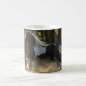 ジプシーの金ゴールドのジプシーのVannerの種馬のマグ コーヒーマグカップ (中央)