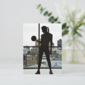 ジムで重りを持ち上げる女性のシルエット ポストカード (スタンド正面)