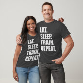 ジムのモチベーション食べ- 、睡眠、トレーニング、リピート Tシャツ (ユニセックス)