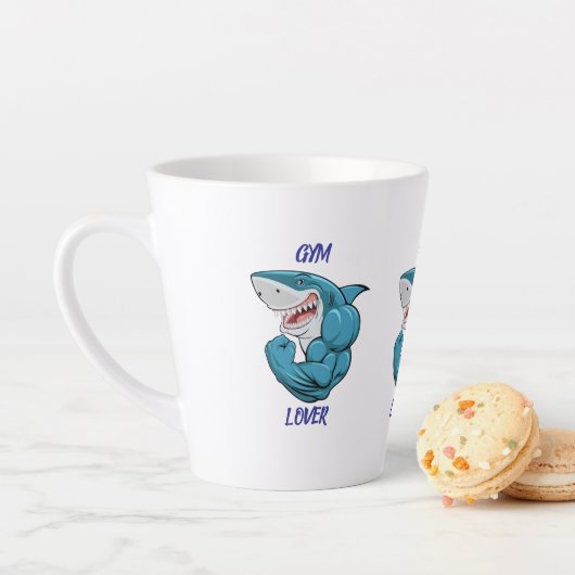 ジム好きのサメ - 楽しいフィットネスサメデザイン カフェラテマグ (インサイチュ)