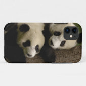 ジャイアントパンダの赤ちゃん (Ailuropoda melanoleuca) 2 Case-Mate iPhoneケース (裏面(横))