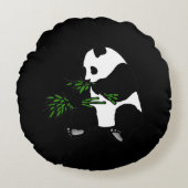 ジャイアントパンダ食べサブブラック ラウンドクッション (正面)