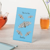 ジャイアントヒョウの蛾の漫画イラストレーション 台座サイン (インサイチュ)