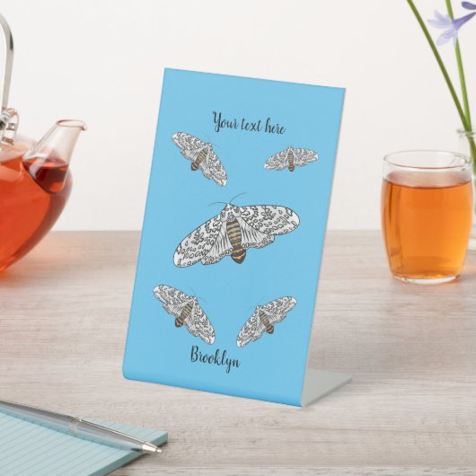 ジャイアントヒョウの蛾の漫画イラストレーション 台座サイン (インサイチュ)