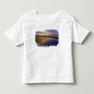ジャクソン近くの最後の光でビッグホール川 トドラーTシャツ
