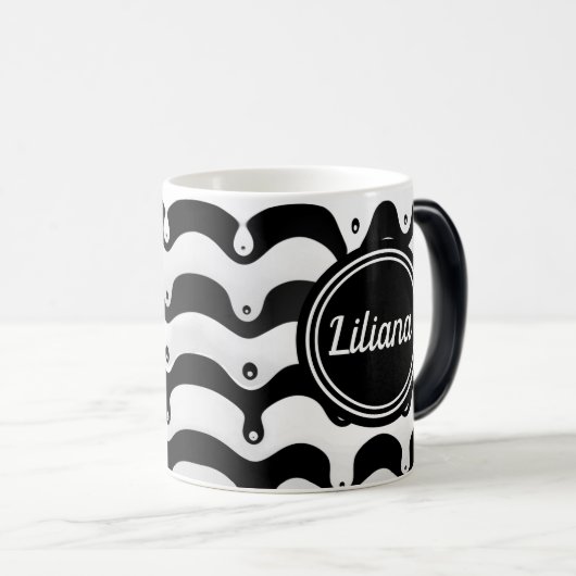 ジャジーブラックとホワイトの溶融ゼブラストライプ モーフィングマグカップ (正面右)