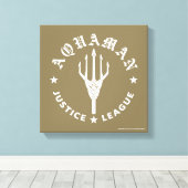 ジャスティスリーグ |アクアマンレトロトライデントエンブレム キャンバスプリント (インサイチュ (ウッドフロア))