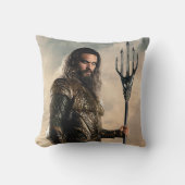 ジャスティスリーグ | アクアマン 戦場に立つ クッション (正面)