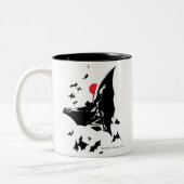 ジャスティスリーグ | Batman in Cloud of Aterts ポップ・アートの Art ツートーンマグカップ (左)