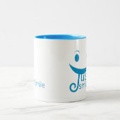ジャストスマイルおもしろいタイポグラフィ ツートーンマグカップ (中央)