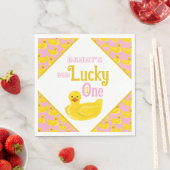 ジャストダッキー（アヒルちゃん）ラッキーワンファースト誕生日招待状 スタンダードランチョンナプキン (インサイチュ)